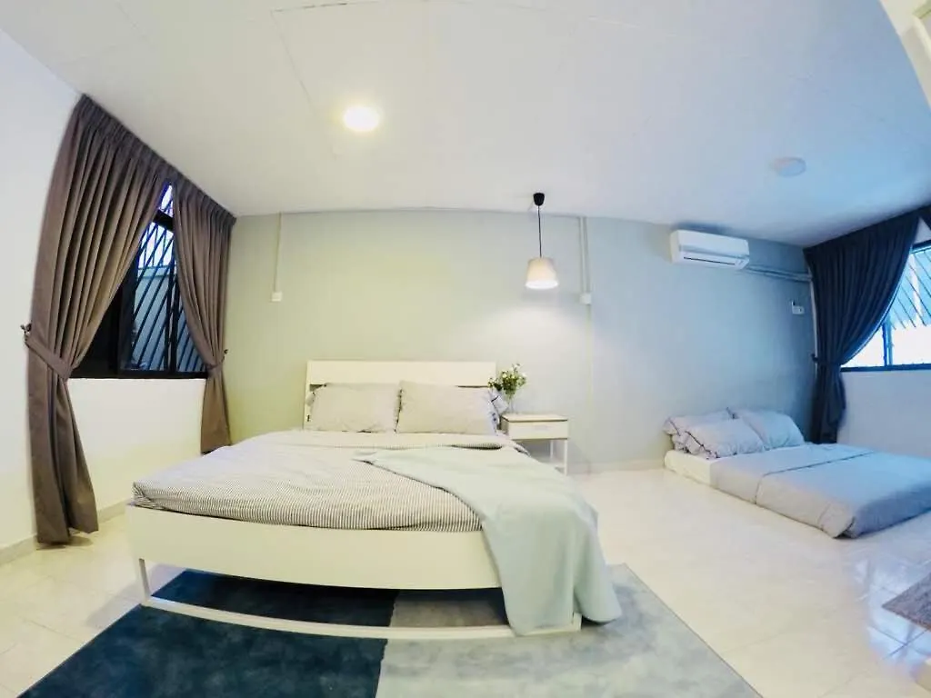Holiday home 35Mandalay At Georgetown 5 Bedroom For 7-15 Pax