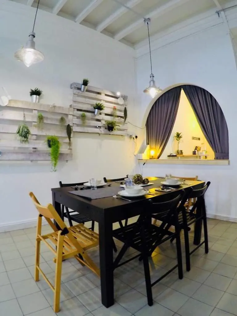 35Mandalay At Georgetown 5 Bedroom For 7-15 Pax George Town