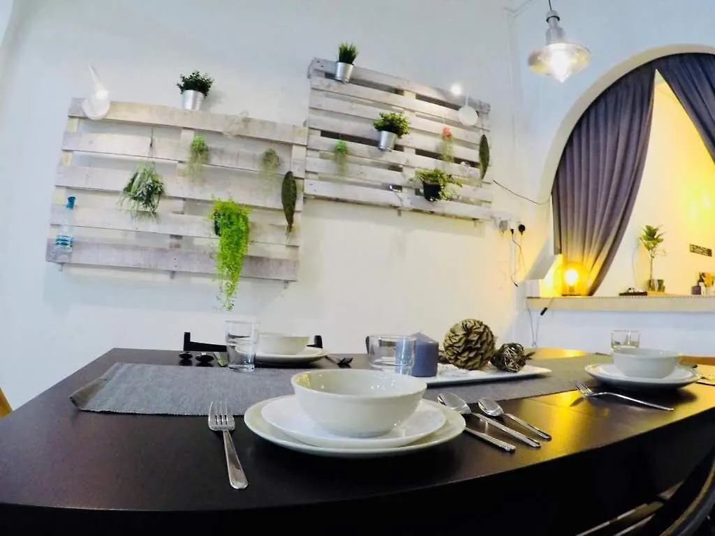 Holiday home 35Mandalay At Georgetown 5 Bedroom For 7-15 Pax