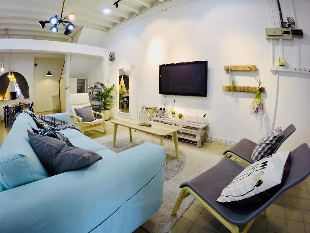 35Mandalay At Georgetown 5 Bedroom For 7-15 Pax Holiday home George Town